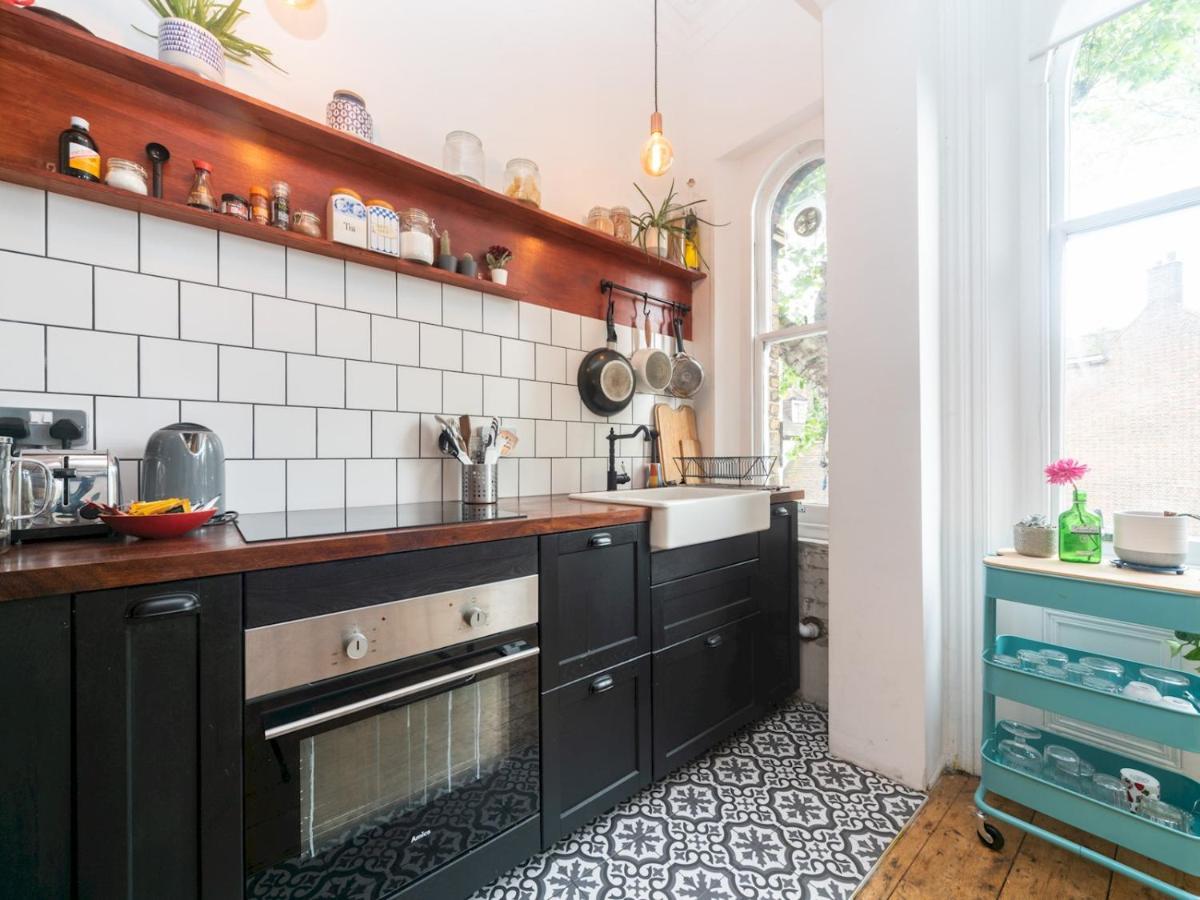 Pass The Keys Rustic And Quirky Flat In Charming Charlton Village Londen Buitenkant foto