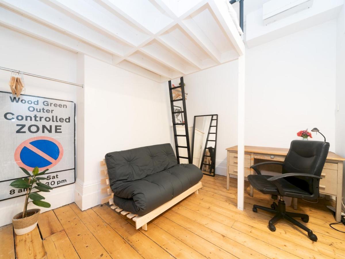 Pass The Keys Rustic And Quirky Flat In Charming Charlton Village Londen Buitenkant foto