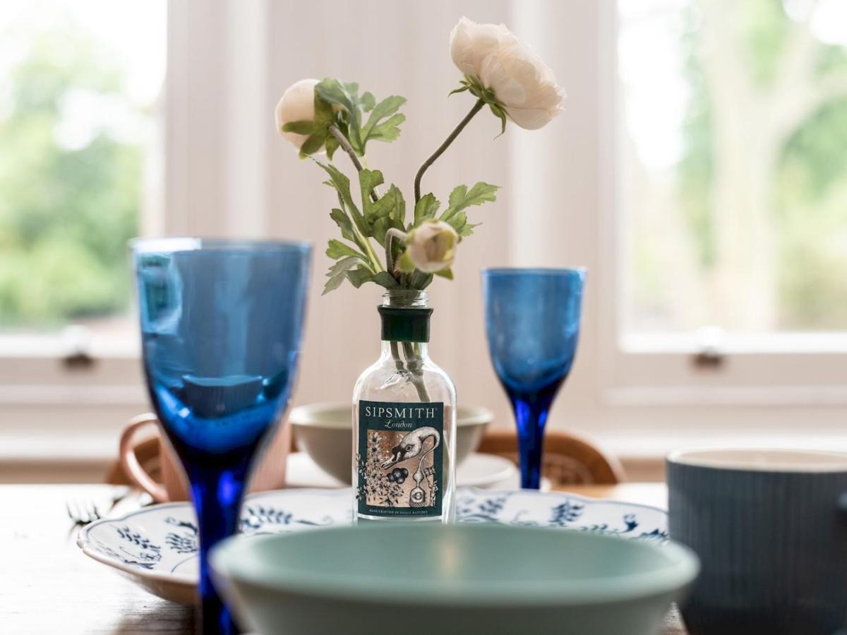 Pass The Keys Rustic And Quirky Flat In Charming Charlton Village Londen Buitenkant foto