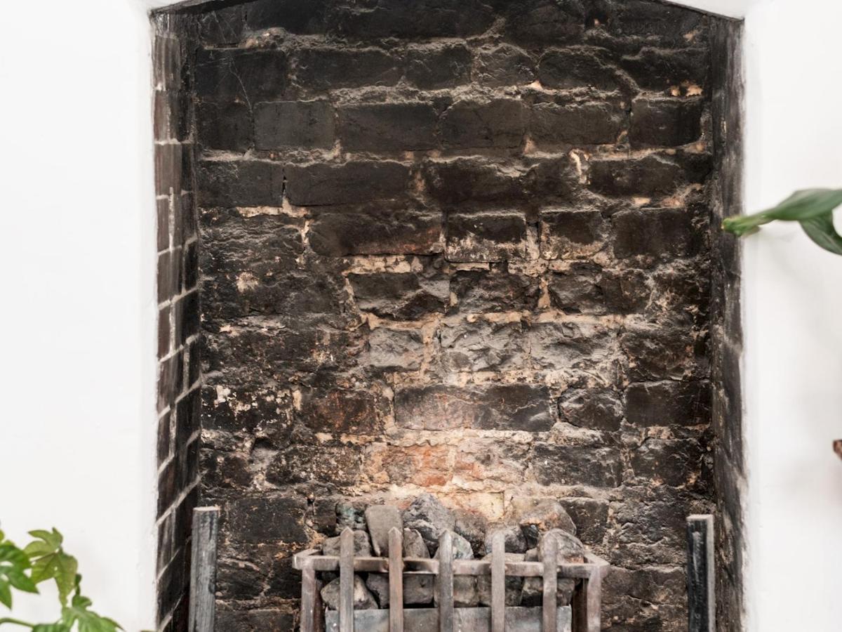 Pass The Keys Rustic And Quirky Flat In Charming Charlton Village Londen Buitenkant foto