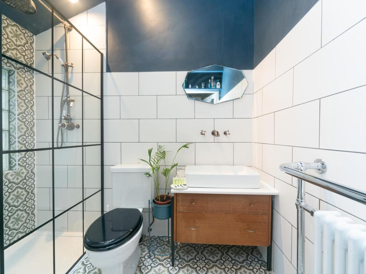 Pass The Keys Rustic And Quirky Flat In Charming Charlton Village Londen Buitenkant foto