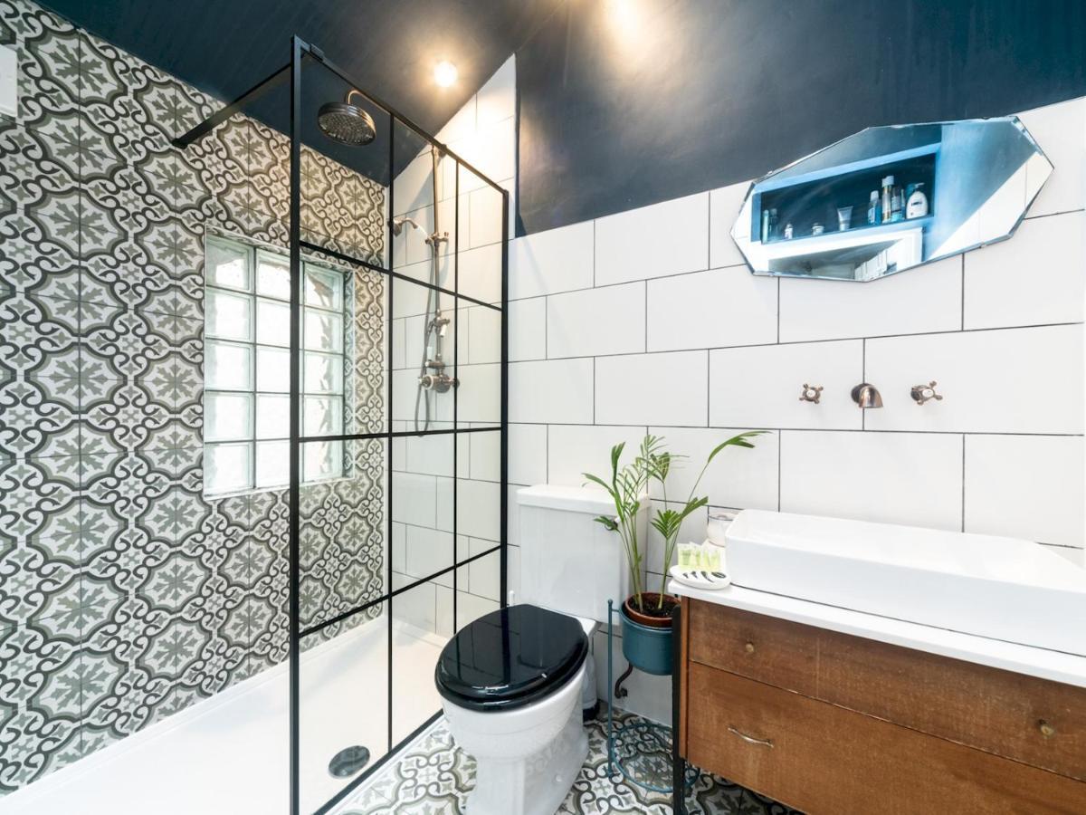 Pass The Keys Rustic And Quirky Flat In Charming Charlton Village Londen Buitenkant foto
